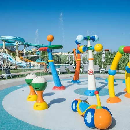 Senseana Sea Side & Aquadventure Hotel