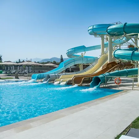 Senseana Sea Side & Aquadventure Hotel